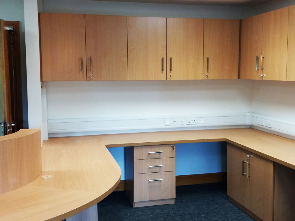 Hospital-Reception-Bespoke-Office-Furniture1