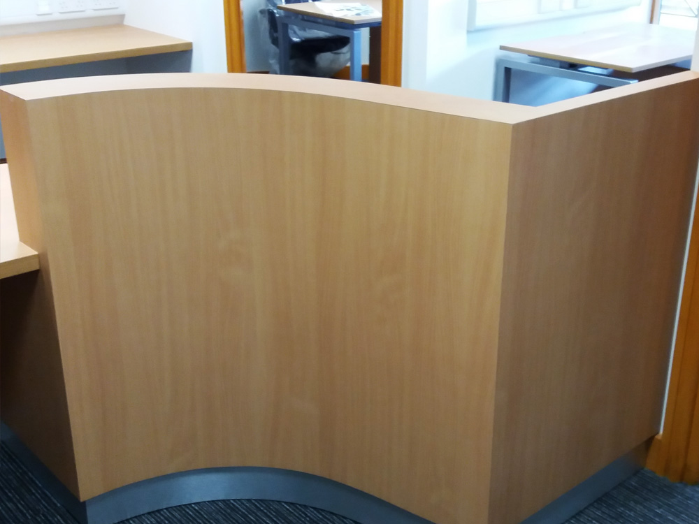 Hospital-Reception-Curved-Desk-Fitting1